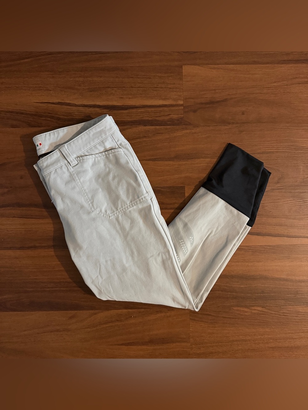 Women’s Size IT44 Tan Animo Knee Patch Horseback Riding Breeches. Good Condition